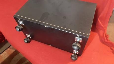 Predám stolík pod pc skrinku pod stôl., 