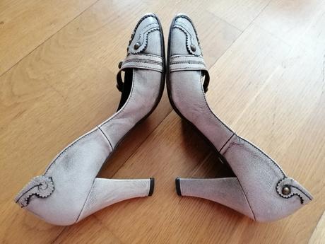 Sivé lodičky, baťa,36