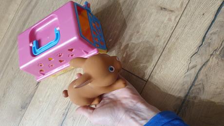 Zajko s prenosnou klietkou,