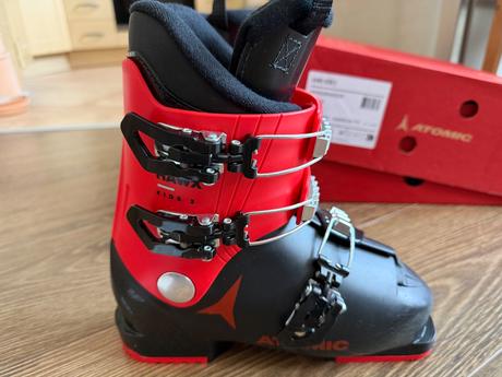 Lyžiarky, atomic,22