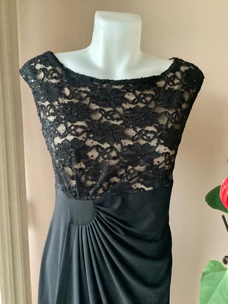 Krasne pruzne šaty, 38