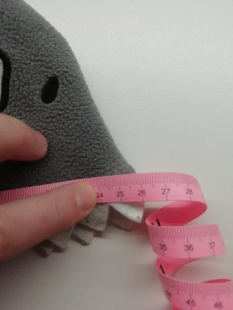 Hrejivá čiapka žralok top stav, tesco,104