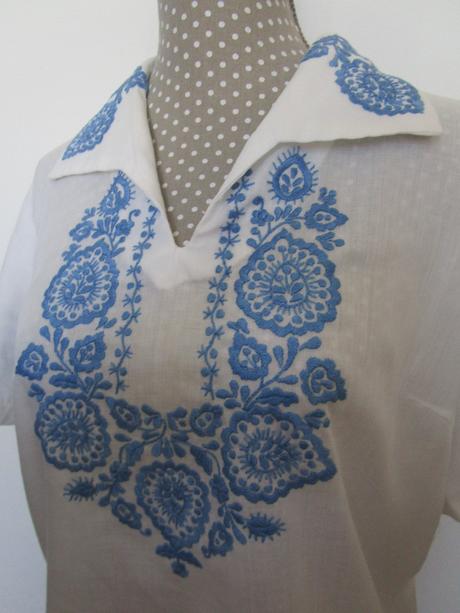 2100. vyšívaná blúzka, m