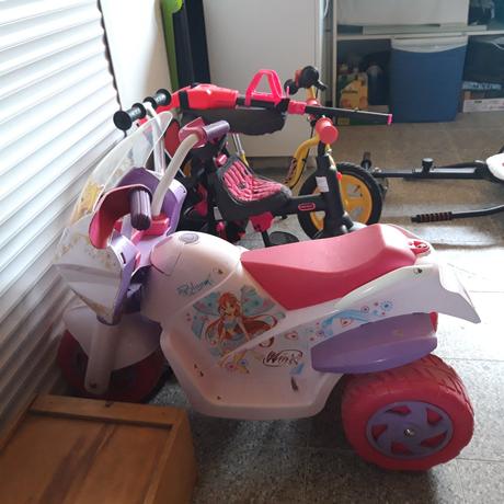 Elektrická trojkolka peg-perego, 