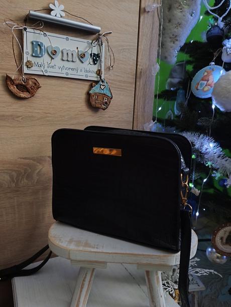 Dámska čierna kabelka, 