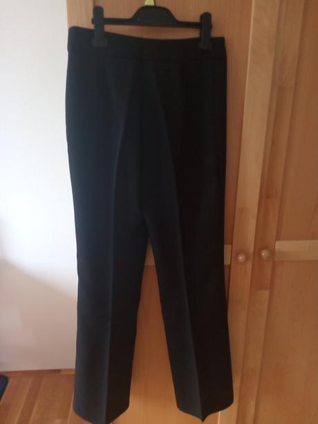 Čierne nohavice, 40