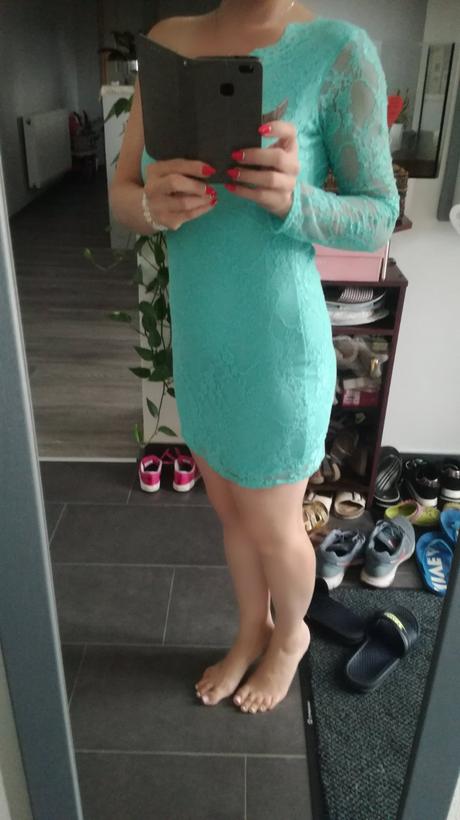 Krásne čipkované šaty, s