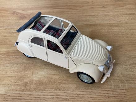 Maisto model auta citroen 2 cv kačka 1/18,