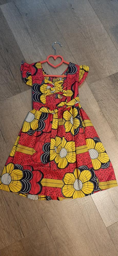 Dievcenske saty, eu 122, 122