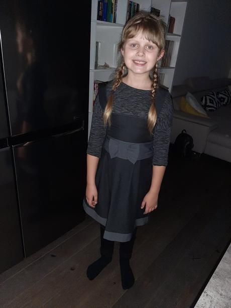 Nadherna uniformova satova sukna na bluzku/tricko, 146