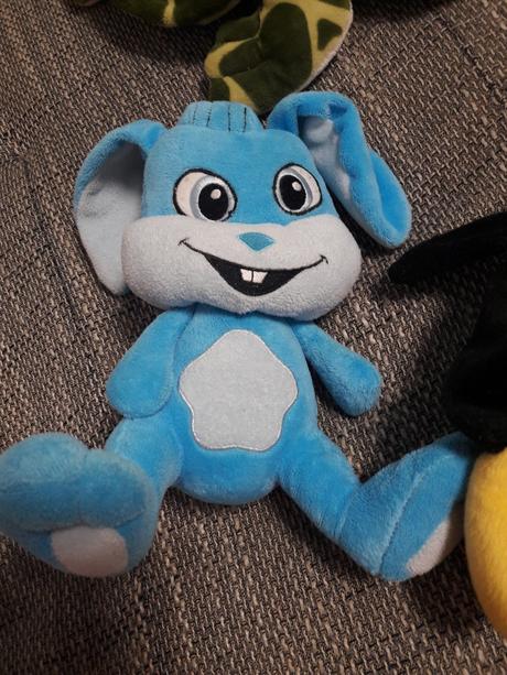 Spolu 4 plysaky,malo hrane, 