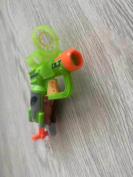 Nerf pištole + náboje, 