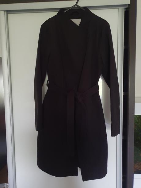 Čierny kabát, gate,36