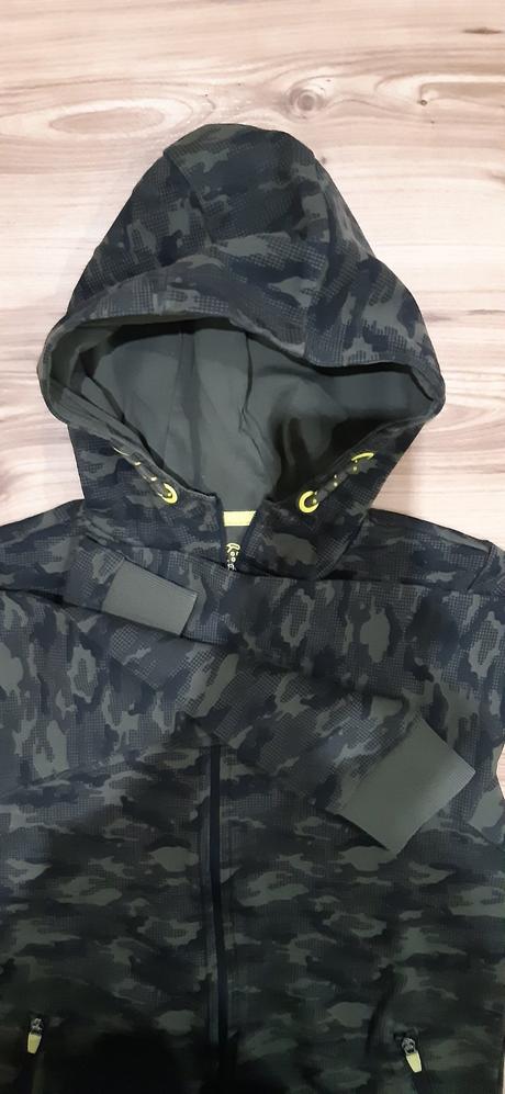 Mikina nenosena, f&f,146