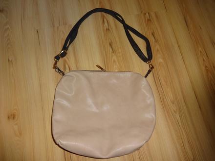 Kabelka stredne velka,