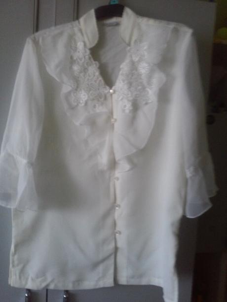 Romantická blúzka nepoužitá, 44