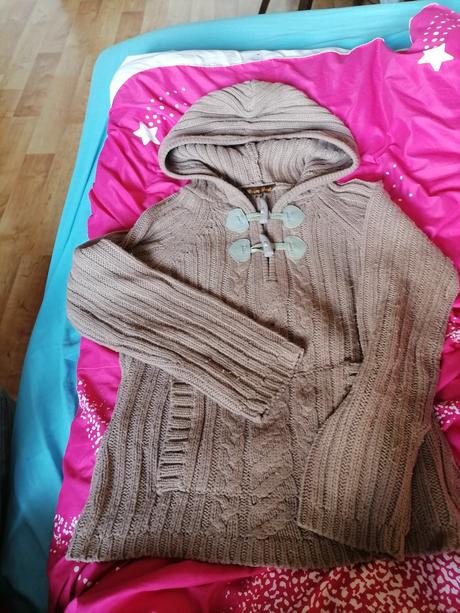 Krasny teply svetrik, s