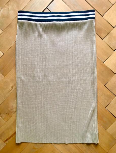 Zlatá sukňa, clockhouse,s