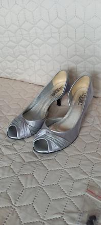 Strieborné spoločenské lodičky, 38