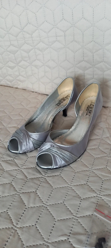 Strieborné spoločenské lodičky, 38