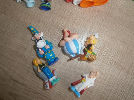 Kinder hračky(cena za ks), 