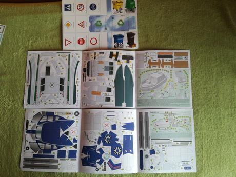 Kinder šmoulovia mix , stikeez ...,