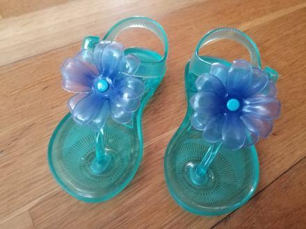 Zelené sandálky, 22