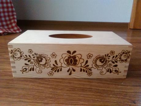 Drevena kabicka na servitky, 