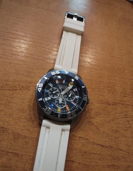 Biele hodinky nautica, 