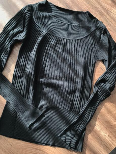 Čierny svetrík s/m, 