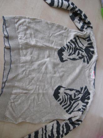 Zaujímavý svetrík so zebričkami, 140