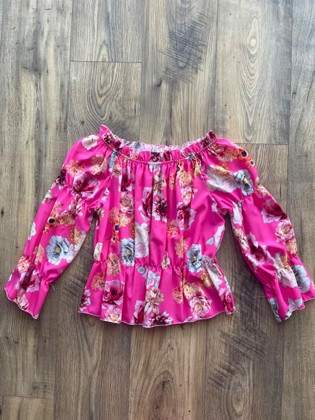 Top s odhalenými ramenami, s