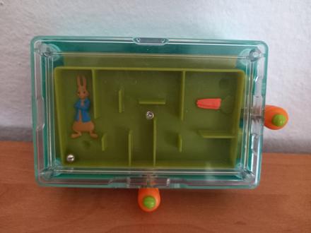 Mcdonald hračky a kinder maxi,