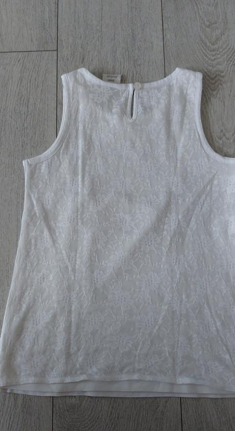 Krásne tričko s kvetovovaným  chrbtom, primigi,140