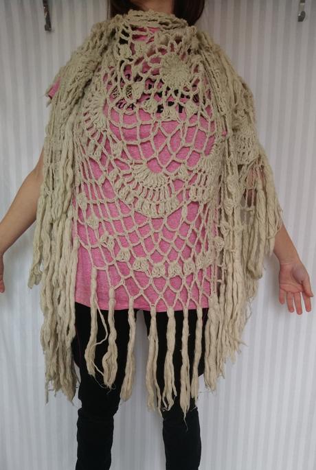 Krémová háčkovaná acrylová šatka, hand crocheted,