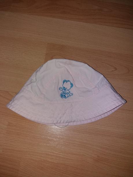 Dievčenský klobúk, 74