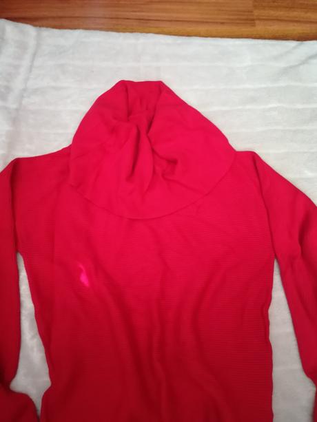 Červený rolák veľ. l už aj s poštou, reserved,l