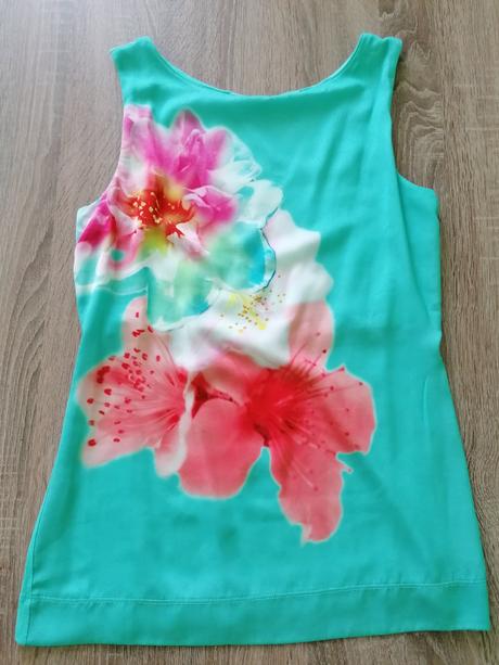 Tyrkysová bluzka, 34