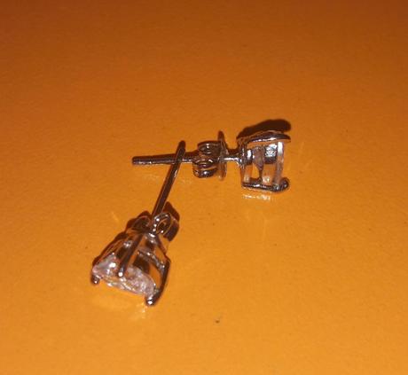 Náušnice v tvare srdiečka,