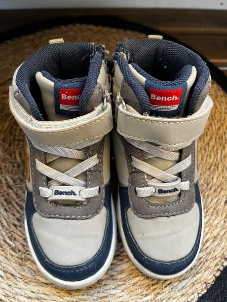 Kotnikove topánky, 23