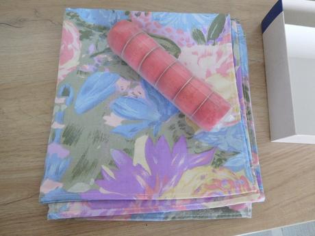 Servítky látkové s drevenou obručou, nové., 