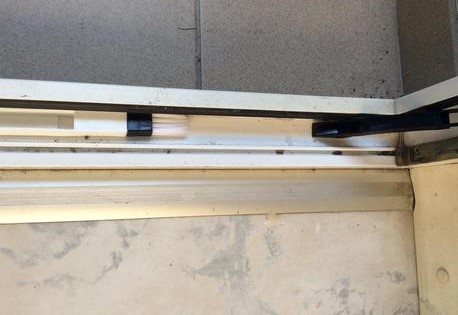 Smetáčik a metlička na okenné a dverové rámy, 