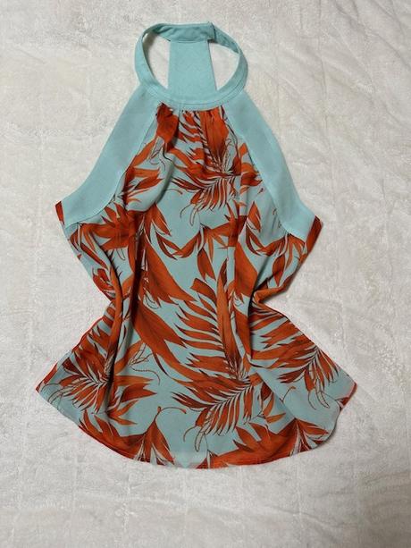 Letný top vo farbách mint s oranžovým vzorom, m