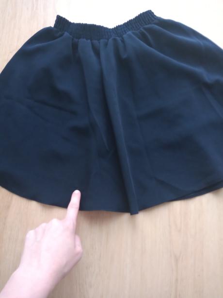 Tmavomodrá suknička, 110