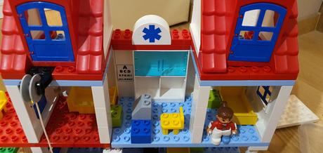 Duplo veľká mestská nemocnica 5795 s krabicou,