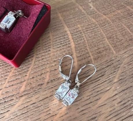 Krasny strieborny set s kristalmi, 