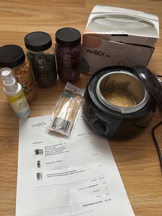 Voskovač s voskami,