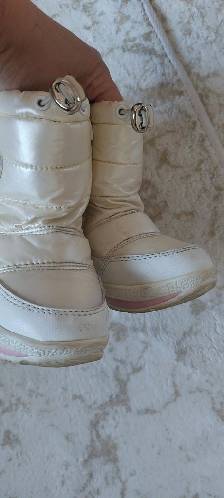 Krásne perletove zimné snehulky, 26