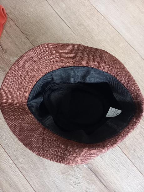 Frajerský klobúk, 80