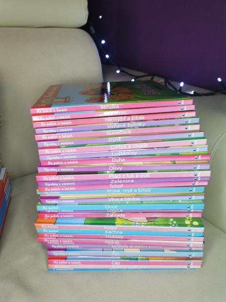 Knižky farma a zvieratá na farme, veci,